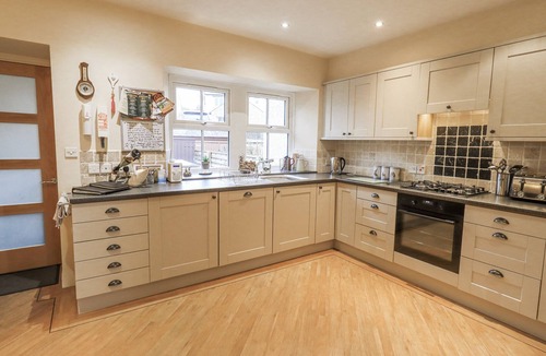 Ingleton Cottage | OLD BRIDGE INN, pet friendly, with open fire in Ingleton