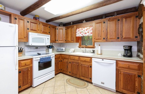 Lake Junaluska Cabin | Old Chestnut Cabin; walk to Lake Junaluska