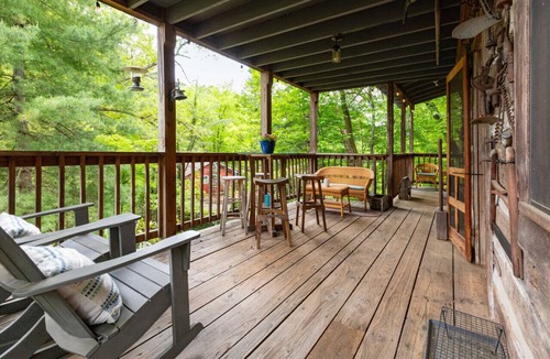 Lake Junaluska Cabin | Old Chestnut Cabin; walk to Lake Junaluska