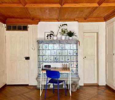 Old City of Bern Apartment | Old City Gem-Very Comfy Bed-Bakery Downstairs