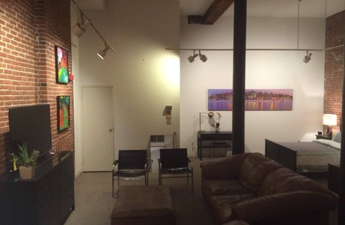 Old City Condo | Old City - Spacious Bii-Level Loft