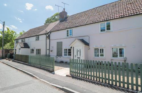 Warminster House | Old Farm Cottage