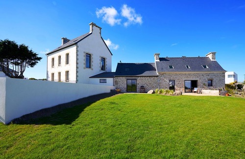 Roscoff House | OLD FARM SEA VIEW