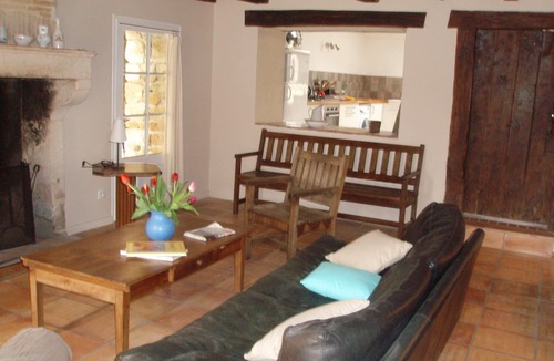 La Jaudonniere House | Old farmhouse renovated in a setting of meadows and forests.