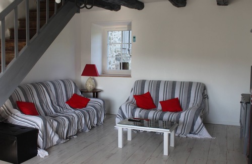 Rilhac-Lastours House | old farmhouse surrounded by nature