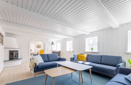 Lonstrup Cottage | Old farmhouse with panoramic sea views and outdoor heated pool