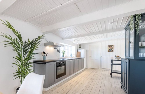 Lonstrup Cottage | Old farmhouse with panoramic sea views and outdoor heated pool