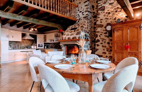 Polignac Cottage | Old farmhouse with stunning views - 4 guests