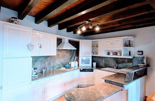 Polignac Cottage | Old farmhouse with stunning views - 4 guests