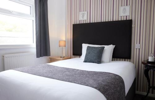 Holywell Hotel | Old Ferry Boat by Greene King Inns