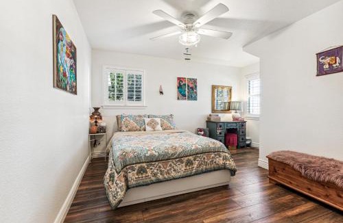 Folsom House | ¤ Old Folsom La Boheme Artist Retreat + Jacuzzi ¤