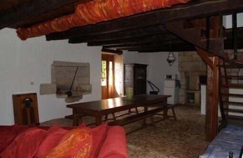 La Boissiere-d’Ans Cottage | Old house with exposed beams, 9x4 pool. 5m