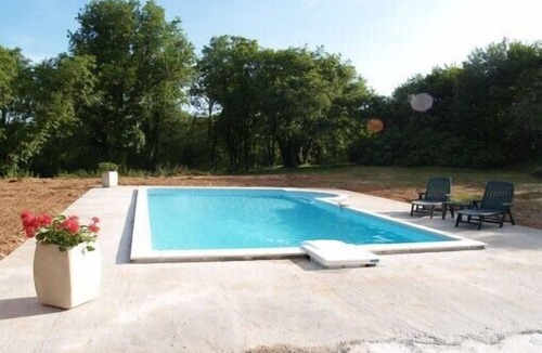 La Boissiere-d’Ans Cottage | Old house with exposed beams, 9x4 pool. 5m