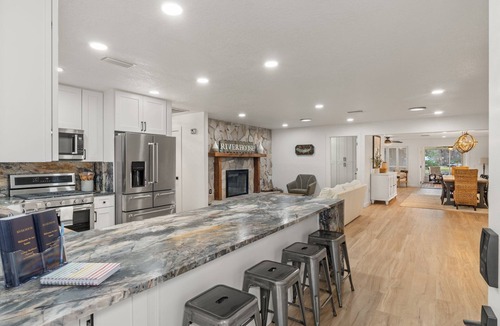 Homosassa House | OLD HOMOSASSA- RIVER WATERFRONT HOUSE ICE MACHINE-DEEP BAY- FOUR KAYAKS