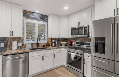 Homosassa House | OLD HOMOSASSA- RIVER WATERFRONT HOUSE ICE MACHINE-DEEP BAY- FOUR KAYAKS