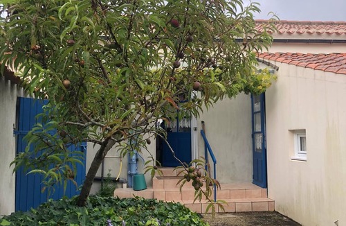Sallertaine House | old house in the heart of sallertaine, garden, shopping on foot