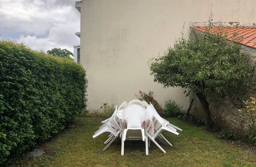 Sallertaine House | old house in the heart of sallertaine, garden, shopping on foot