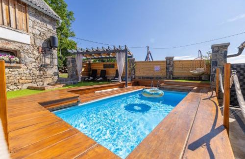 Lika-Senj House | Old house Rustica with pool, jacuzzi and tavern - Valincic