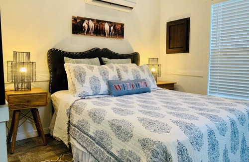 Denton Hotel | Old Irish Inn