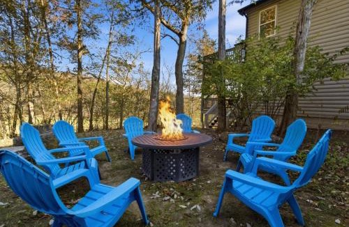 Camdenton House | Old Kinderhook 2 Decks, Firepit, Kid & Pet Friendly Golf Retreat