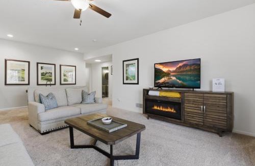 Camdenton House | Old Kinderhook 2 Decks, Firepit, Kid & Pet Friendly Golf Retreat