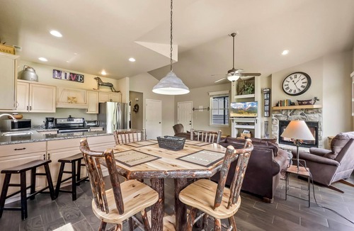 Camdenton Cottage | Old Kinderhook Cottage, Golf Club & Spa.