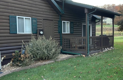 Camdenton Cottage | Old Kinderhook Creekside Golf Cottage 13