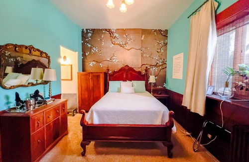 Olean Bed & Breakfast | Old Library Inn - Hemingway Room