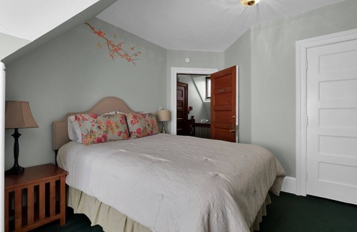 Olean Bed & Breakfast | Old Library Inn - Mark Twain Room