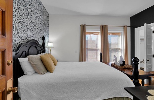 Olean Bed & Breakfast | Old Library Inn - Maya Angelou Room