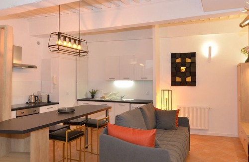 Old Lyon Apartment | Old Lyon Town refurnished 1 BDR St-Georges area