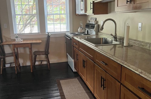 Seacoast Region Apartment | Old Lyons Mill Studio