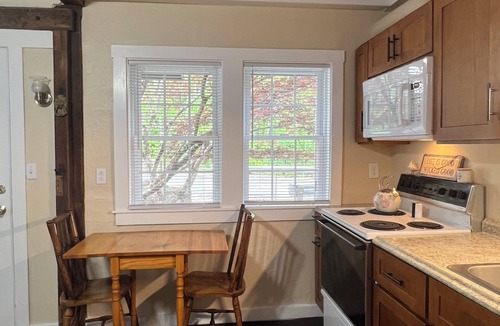 Seacoast Region Apartment | Old Lyons Mill Studio