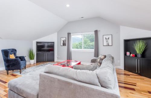 Swannanoa Apartment | Old Lytle Cove Rd - Upper Unit
