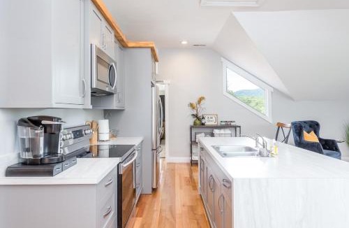 Swannanoa Apartment | Old Lytle Cove Rd - Upper Unit