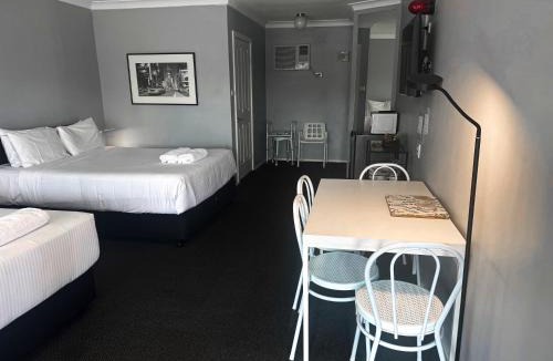 Rutherford Hotel | Old Maitland Inn - Rutherford