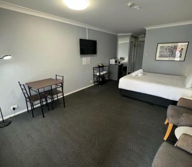 Rutherford Hotel | Old Maitland Inn - Rutherford