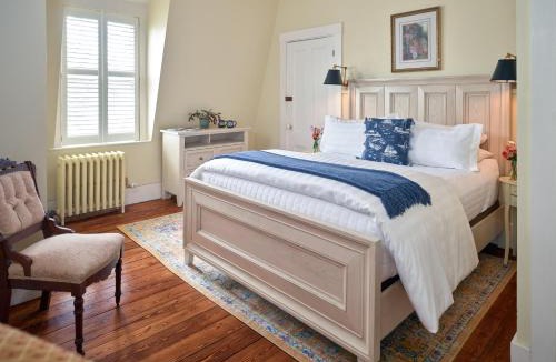 Brewster Bed & Breakfast | Old Manse Inn