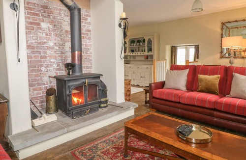 Quarnford House | OLD METHODIST CHAPEL, pet friendly, with open fire in Flash