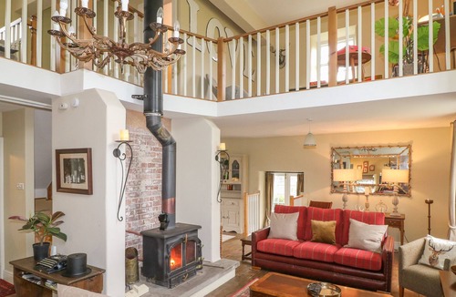 Quarnford House | OLD METHODIST CHAPEL, pet friendly, with open fire in Flash