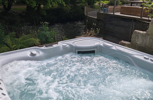 Ploneour-Lanvern House | Old mill with spa in an exceptional setting