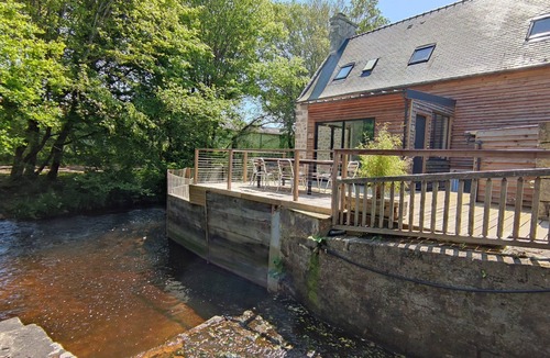 Ploneour-Lanvern House | Old mill with spa in an exceptional setting