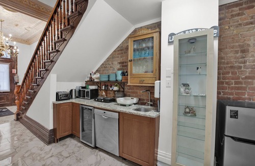 Ville-Marie House | Old Montréal Upscale Mansion 8 Full Insuite Bdr