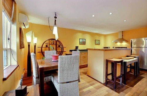 Chinatown Apartment | Old Montreal, lovely quiet location
