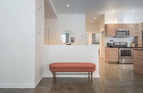 International District Apartment | Old Montreal Penthouse – Iconic Location