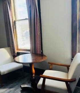 Bath Hotel | Old National Hotel