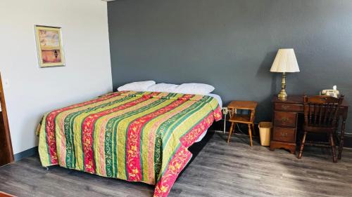 Bath Hotel | Old National Hotel