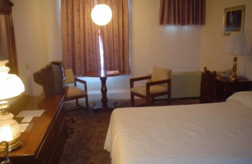 Bath Hotel | Old National Hotel