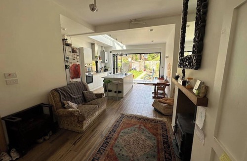 College Park and Old Oak Cottage | Old Oak City Cottage