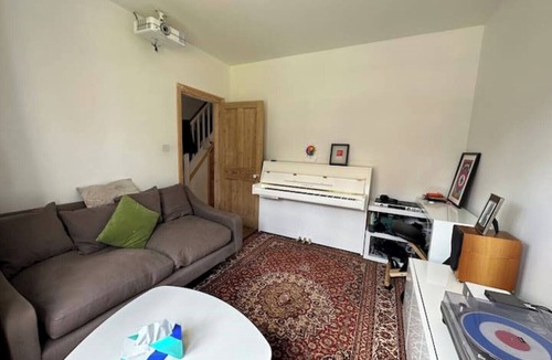 College Park and Old Oak Cottage | Old Oak City Cottage